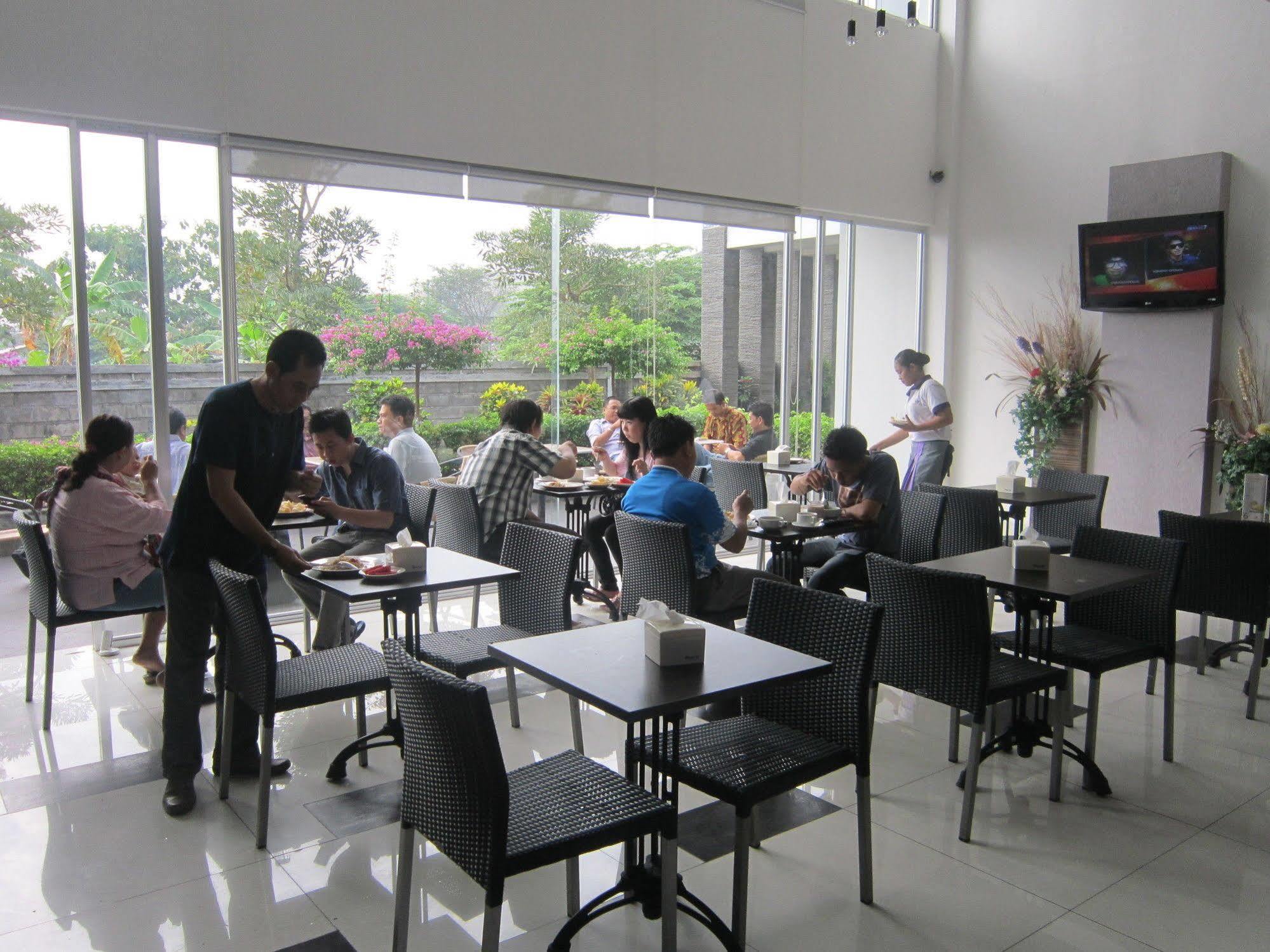 Hotel Tilamas Juanda Sawotratap Ngoại thất bức ảnh