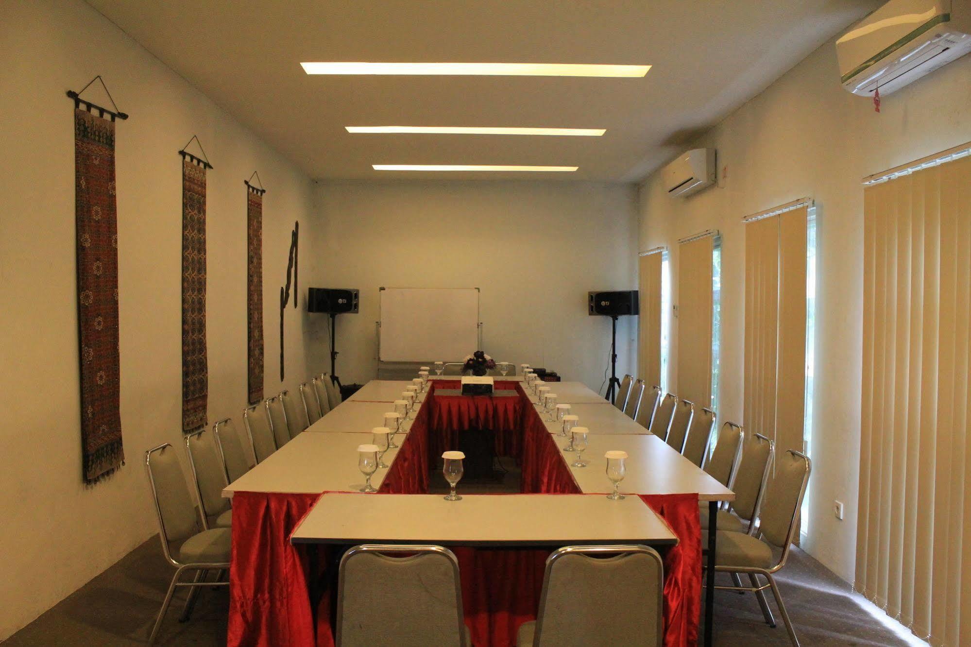 Hotel Tilamas Juanda Sawotratap Ngoại thất bức ảnh